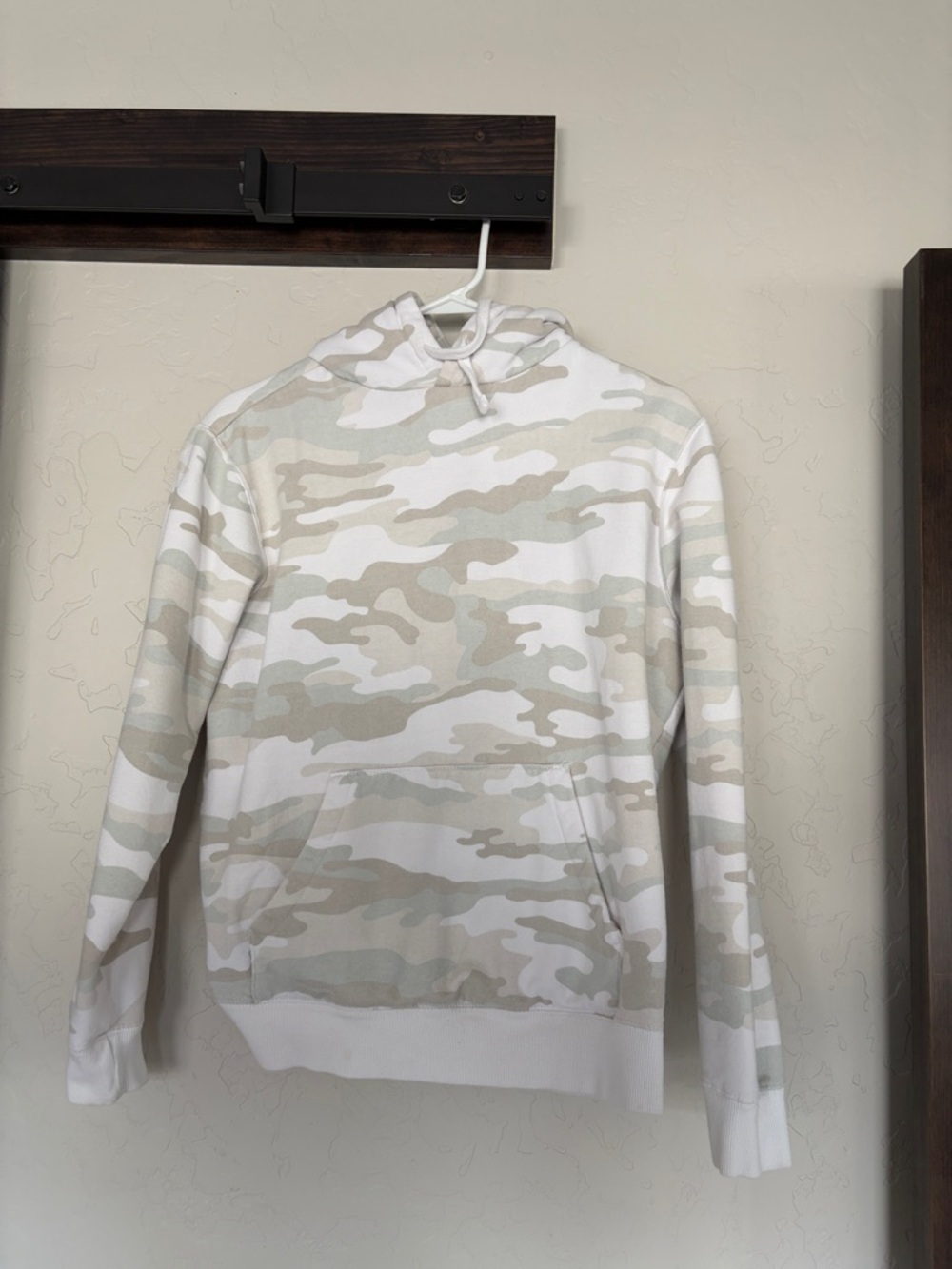 Men's Camo Pullover Hoodie in White & Light Tan